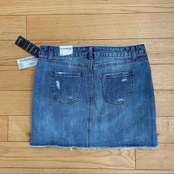 𝅺evermore denim skirt  size 5 distressed - Picture 4 of 5